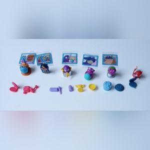 | 20 piece| Lost kitties toys collectables 6 kitties and accessories